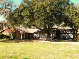 611 Pony Ln, Wallis, TX 77485