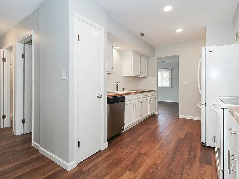 1701 Glenwood Dr — Photo 5