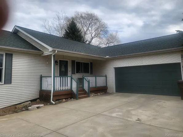 4220 Happy Hollow Ln, Howell, MI 48855