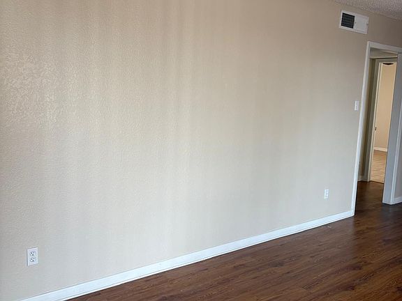 4th image of 7127 Orizaba Ave