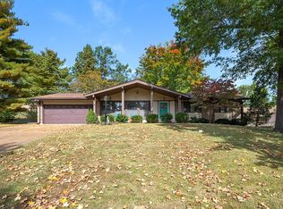 2609 Baltusrol Dr, Saint Louis, MO