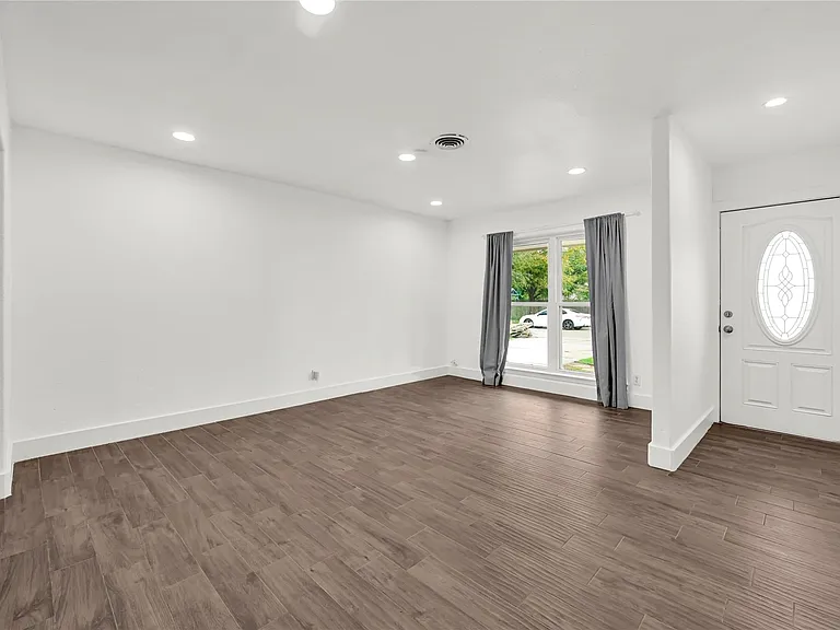 470 Beresford St — Photo 8