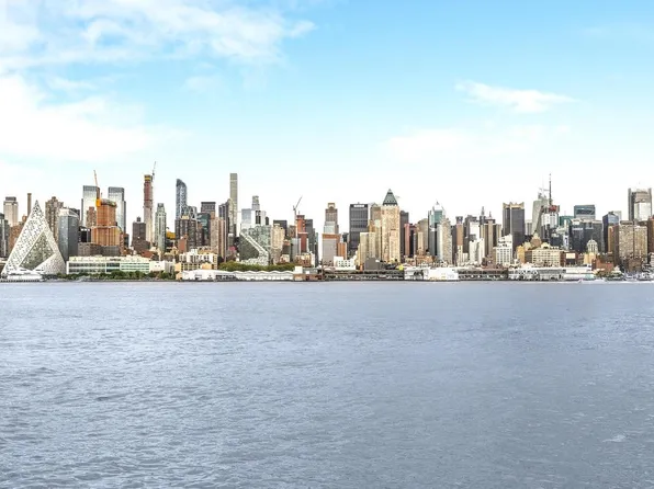 1000 Avenue At Port Imperial image 20 of 25