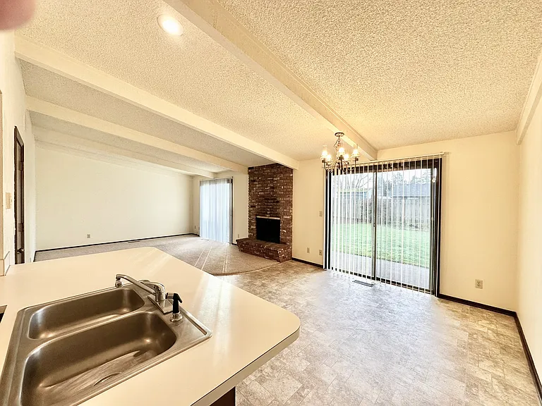 2346 Woodlawn Ct NE — Photo 6