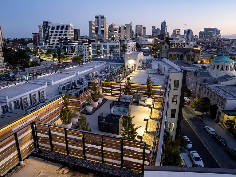 Axis Oakland — Photo 33
