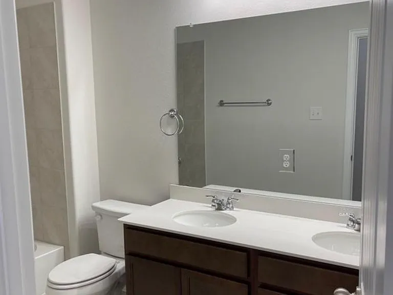 1808 Briar Hill Dr — Photo 9
