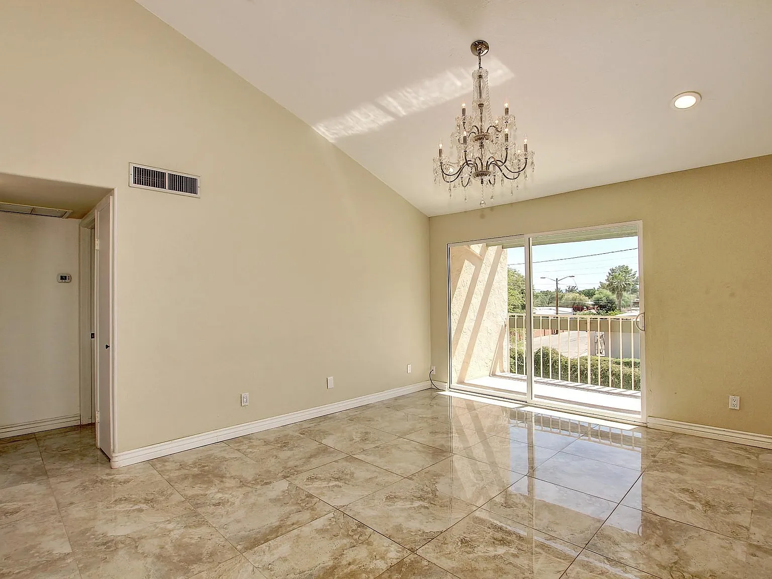 838 S Langley Ave — Photo 3