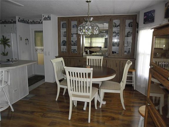 4th image of 209 Pinebark Dr