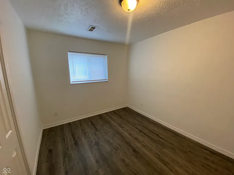 621 N Oxford St — Photo 9