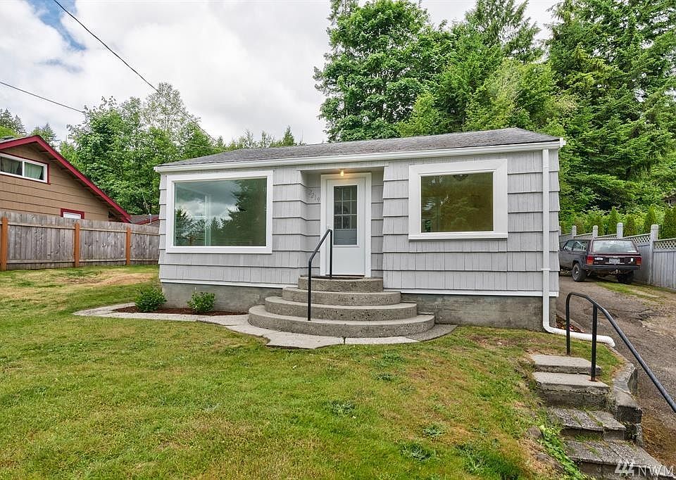 1st image of 2219 Viking St W
