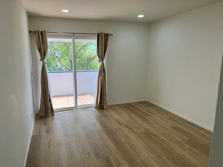 14610 Erwin St #208 — Photo 9