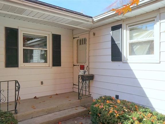 2nd image of 109 Willowgrove Ct