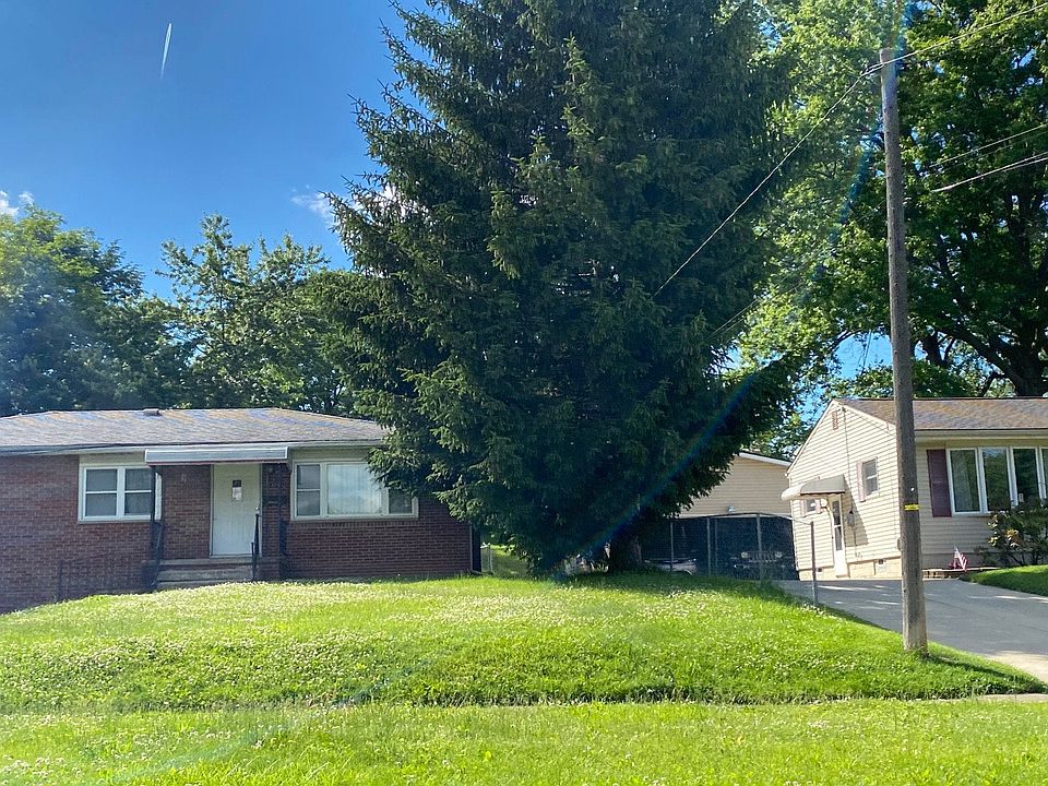 2nd image of 206 High Grove Blvd