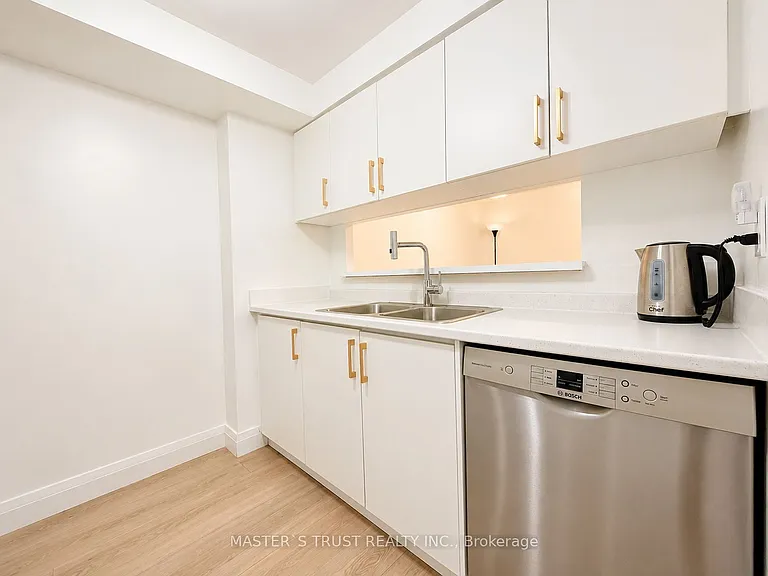 117 Gerrard St E #413 — Photo 2