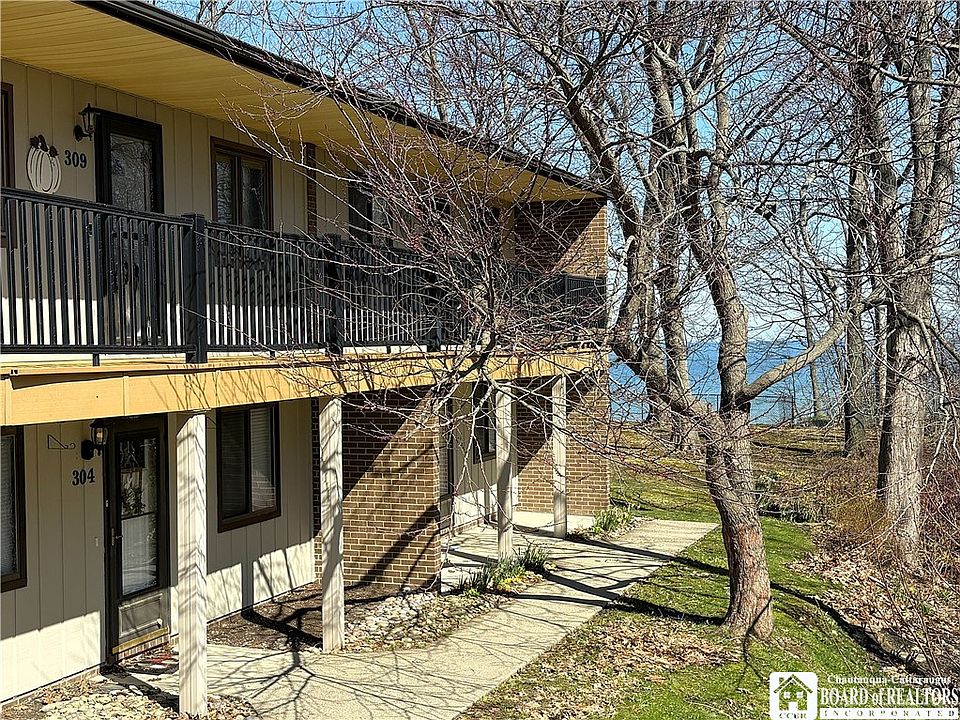 1st image of 310 Edgewater Dr