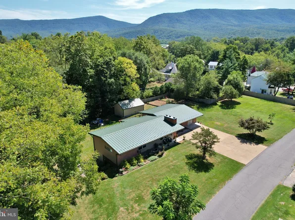 110 Comer St, Edinburg, VA 22824