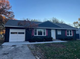 6633 Switzer Ln, Shawnee, KS 66203