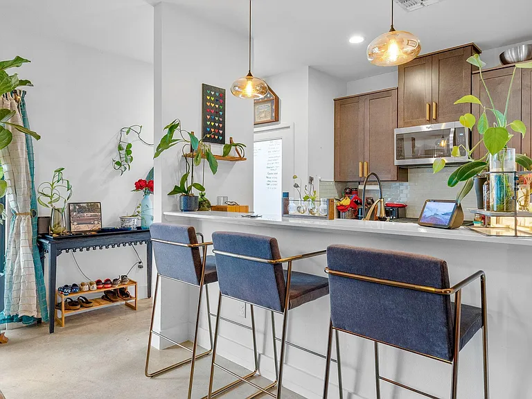 2101 Montopolis Dr #11 — Photo 3