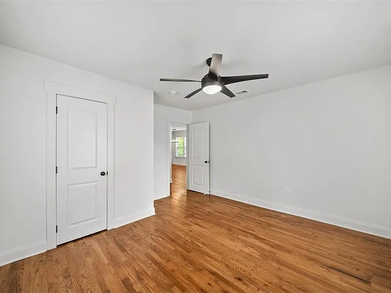 1060 Regent St SW — Photo 22