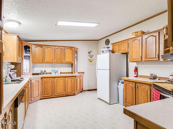 5th image of 611 Saint Clair Rd