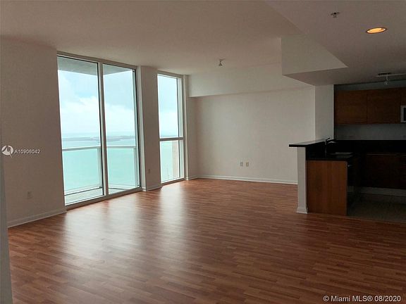 2nd image of 253 NE 2nd St APT 4207