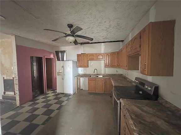 2nd image of 166 Grant Ave