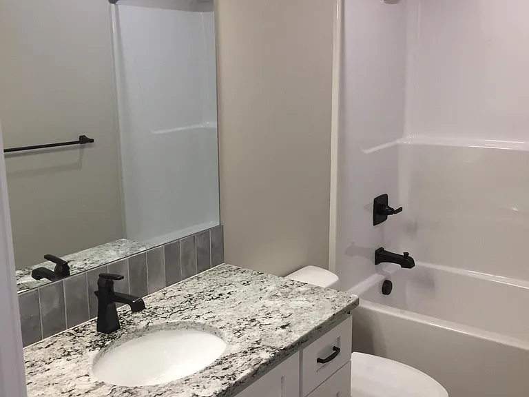2132 Currant St — Photo 4