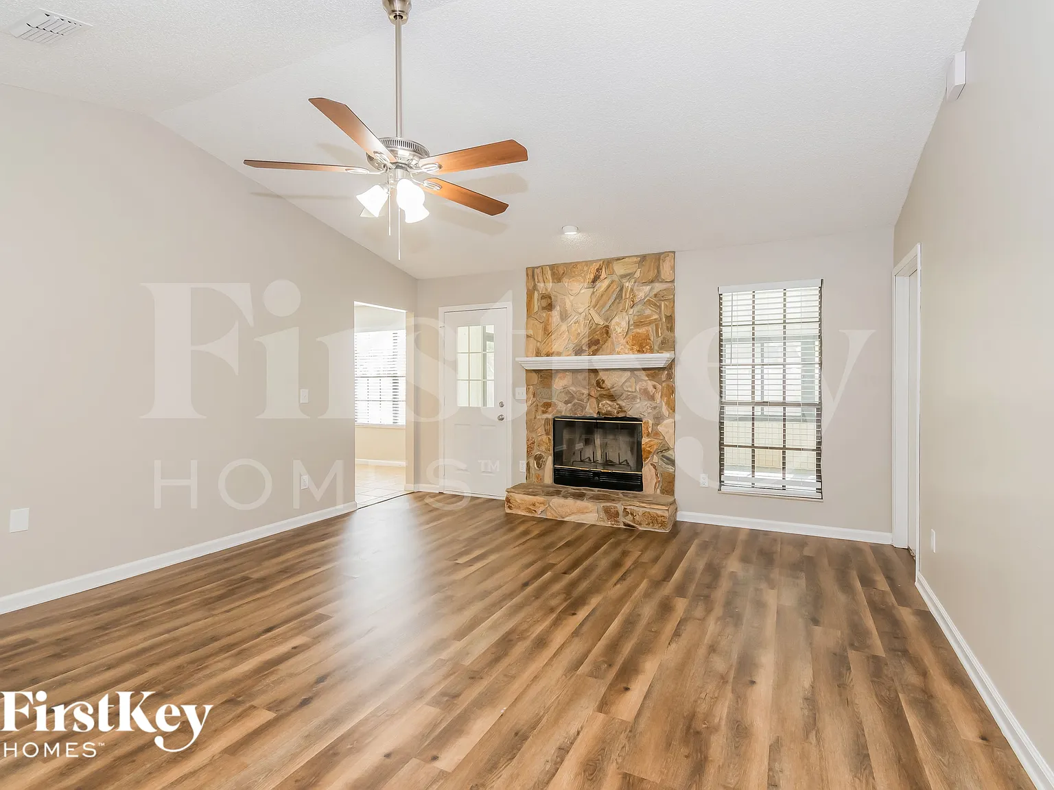 3 bed, 2.0 bath, 1669 sqft, $2,305 — Photo 3