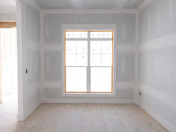 5th image of 3057 Poe Rd