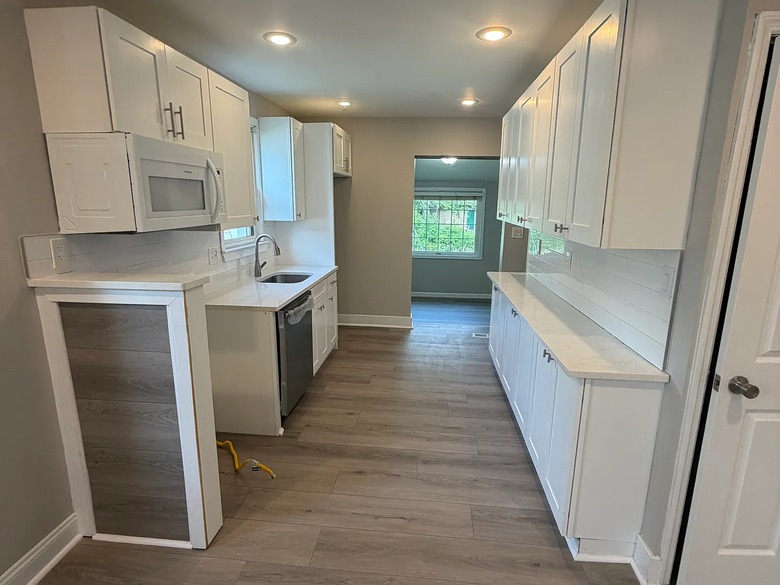 2 bed, 992 sqft, $2,300 — Photo 4
