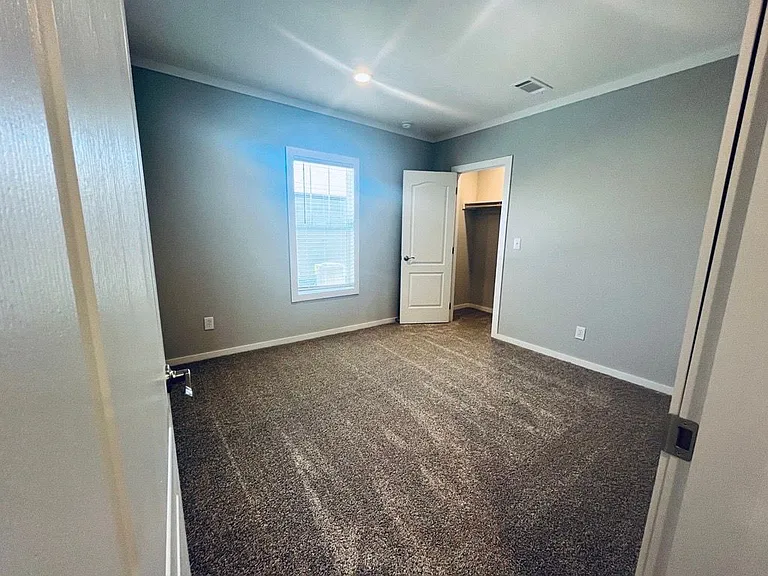 Dwelling at New Braunfels — Photo 77