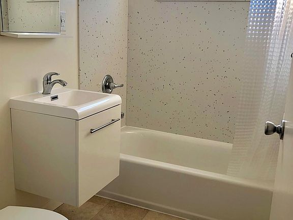 3rd image of 413 Huntington Ave APT 3