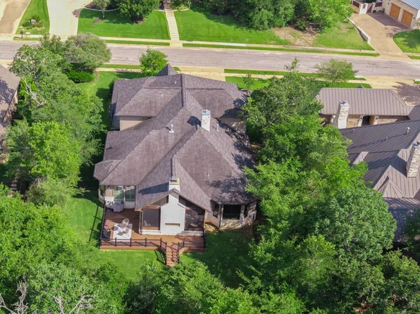 3211 Pinyon Creek Dr, Bryan, TX 77807