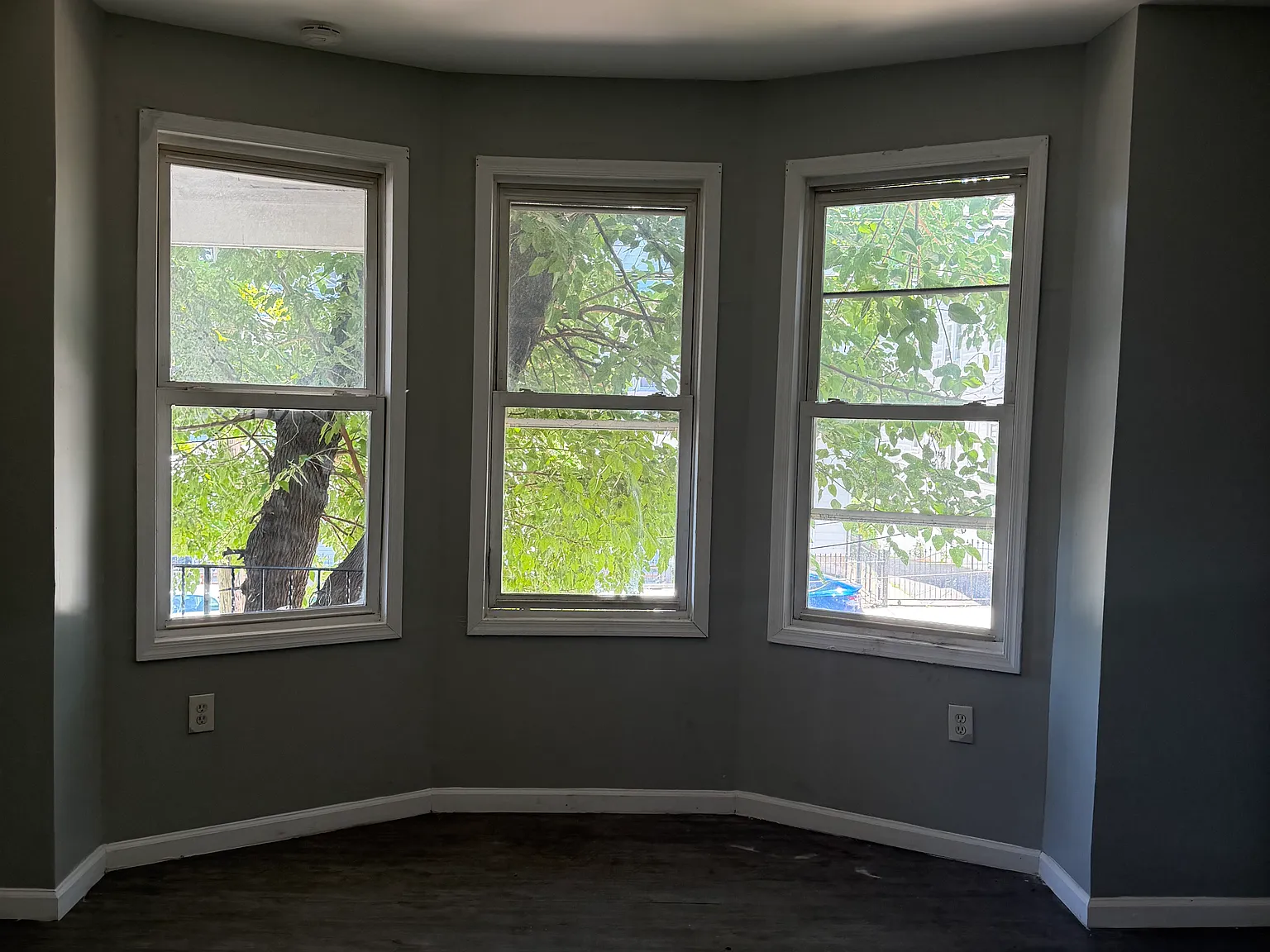 3 bed, 1250 sqft, $2,100 — Photo 2