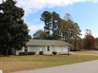 32 Brookville Dr, Wellford, SC 29385