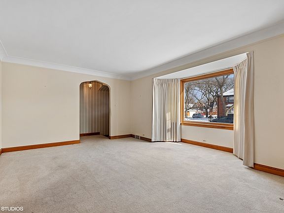 3rd image of 3252 N Newcastle Ave