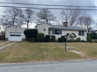 191 Mohawk Rd, Somerset, MA 02726