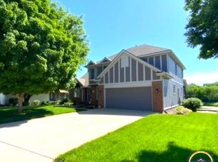 2208 SW Pondview Dr, Topeka, KS 66614