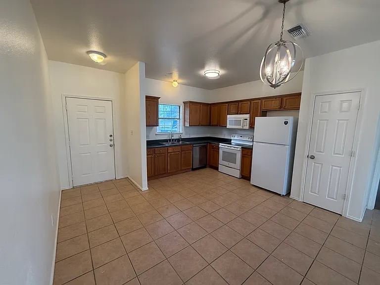 703 1/2 Westchester Rd — Photo 15
