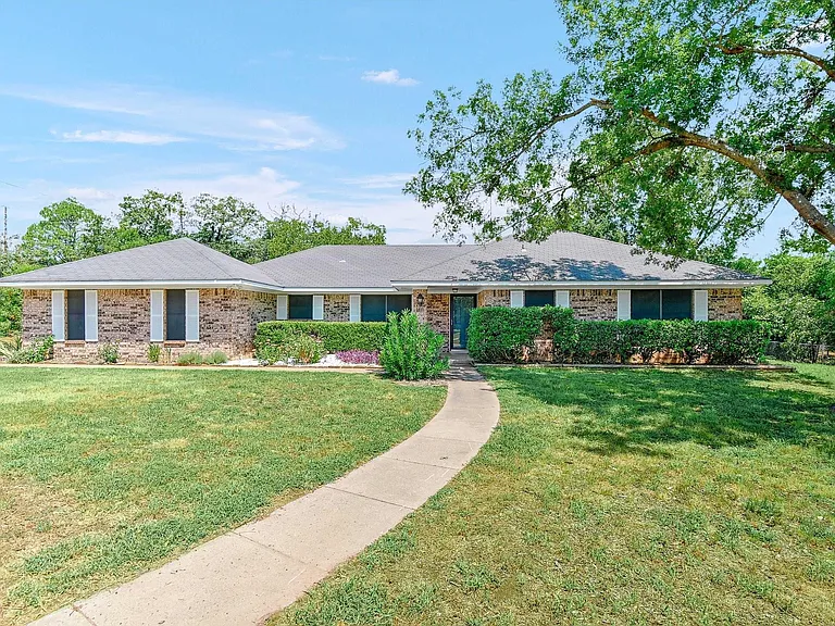 2631 Stafford Dr — Photo 1