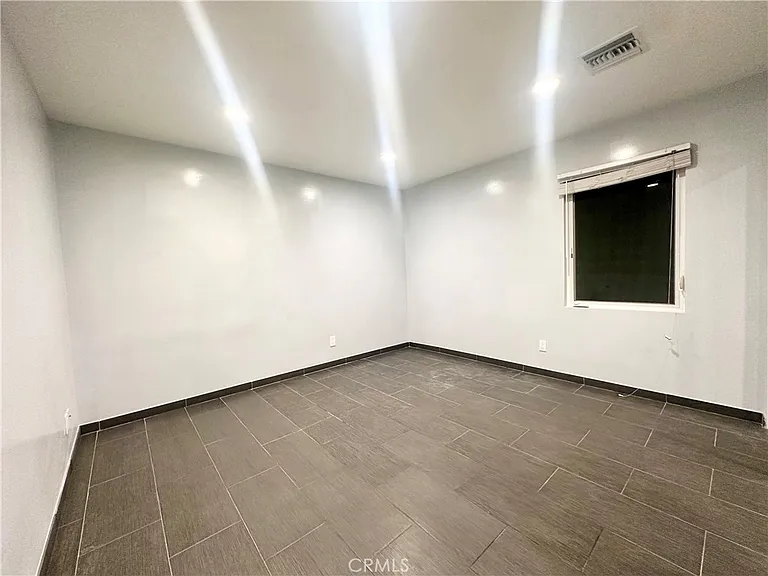 15746 1/2 Magnolia Blvd #JADU — Photo 9