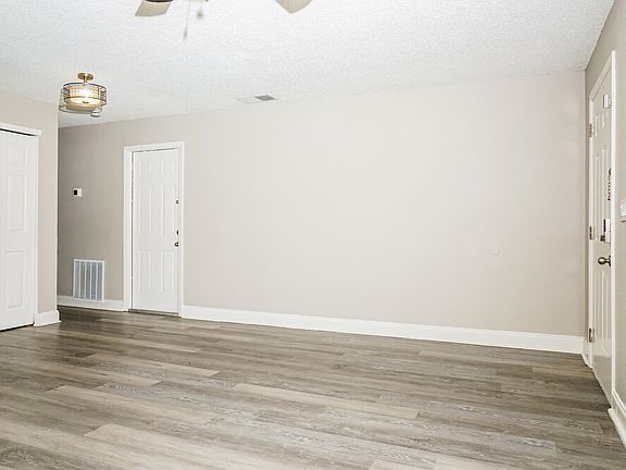 4th image of 1616 27th Ave E