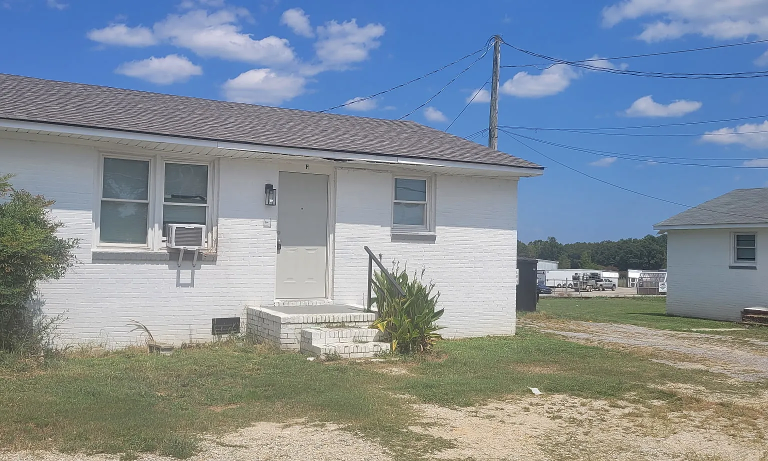2 bed, 700 sqft, $875 — Photo 1