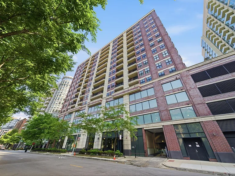 451 W Huron St #907 — Photo 1