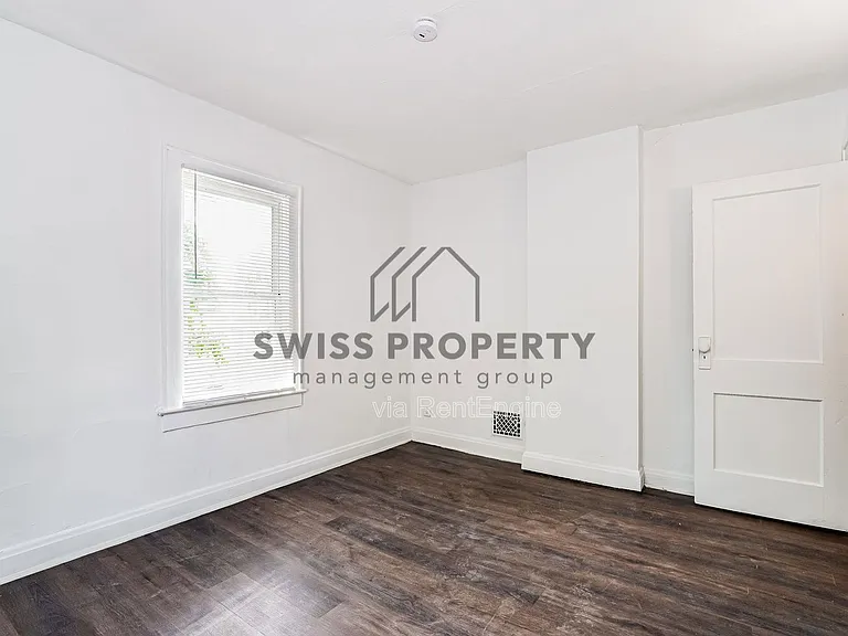 1339 E Kossuth St — Photo 10