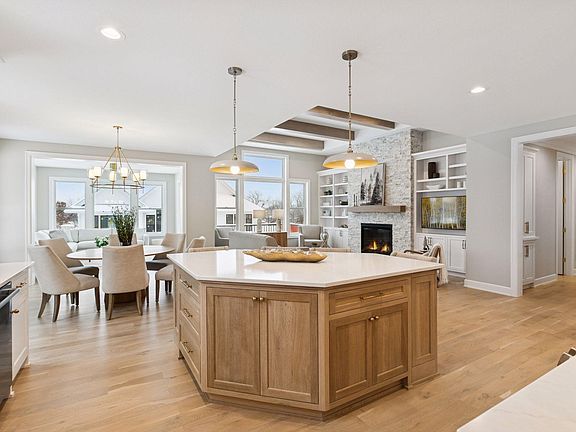 5th image of 599 Harbor Ct