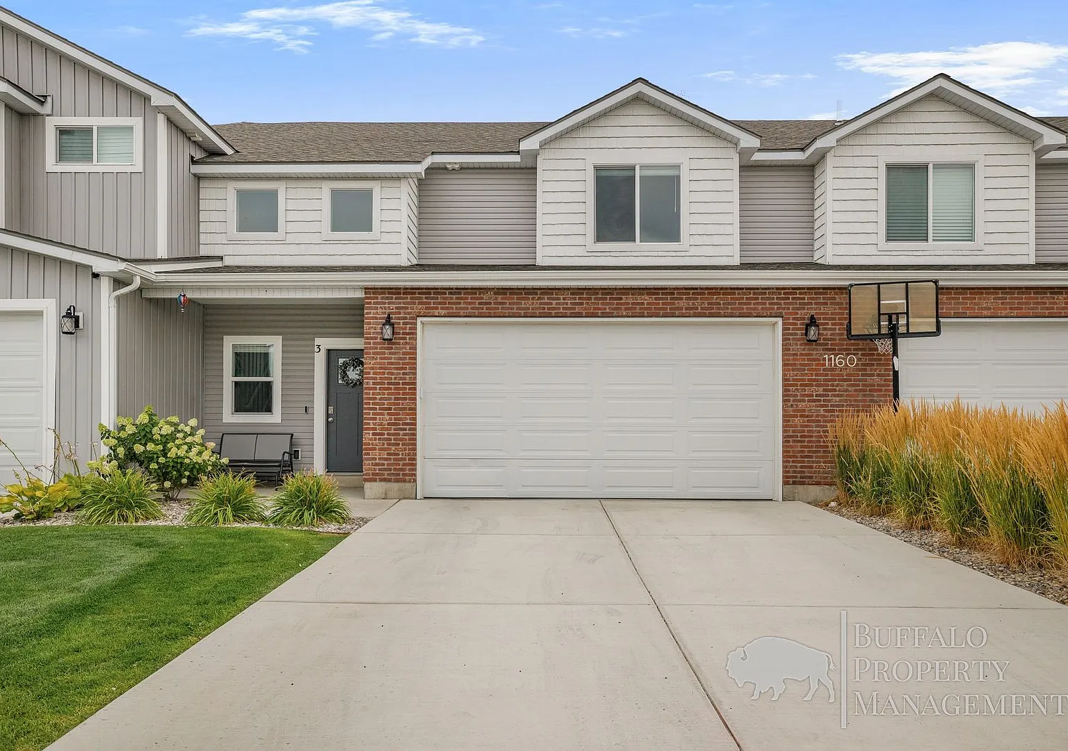 Charming Townhome | 3 Bed 2.5 Bath | 2-Car Garage - $500 Move-In Credit For September!! — Photo 3