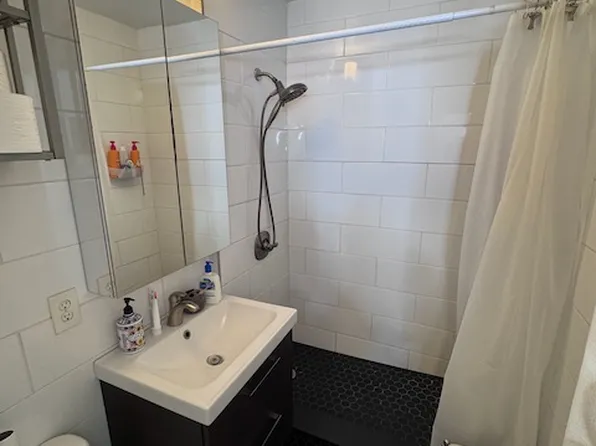 245 East 35th Street 9J image 3 of 10