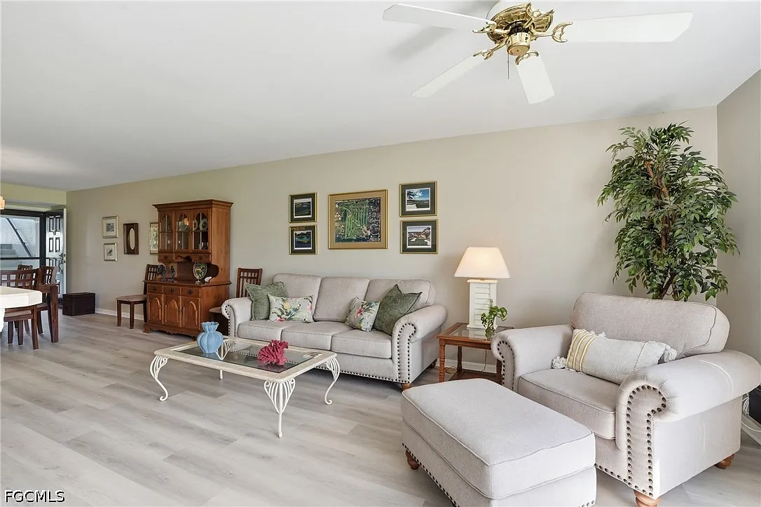 3 bed, 2.0 bath, 1330 sqft, $2,000 — Photo 4