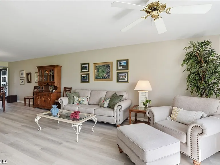 5905 Trailwinds Dr #816 — Photo 4